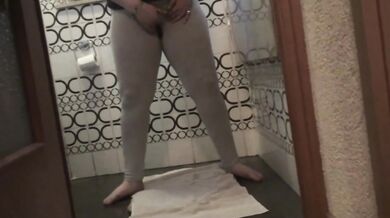 Pissing in Leggins - SexyEllie