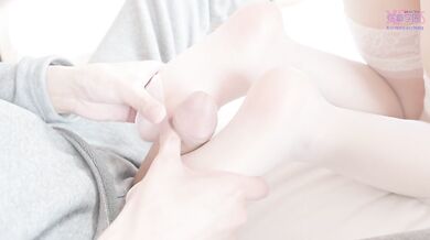 The girl put on a white swimsuit and white stockings and gave me a footjob and oral sex service