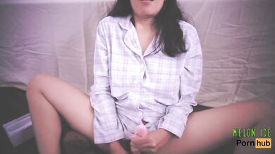 Melon Ice - ช่วยตัวเองตอนตื่นนอนค่ะ (Thai Asia Teen Morning Masturbation Squirt)