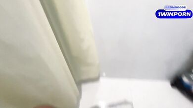May Tao Pala sa CR Pinay Sex Tape in Bathroom