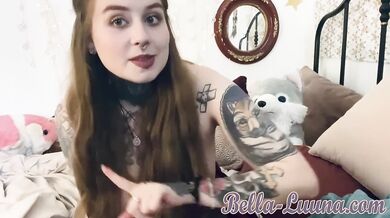 Big tits girl makes her pussy cum!!