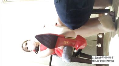 超美女神s调教男M恋足舔脚足交 超级漂亮的上海丝袜女神~ footjob