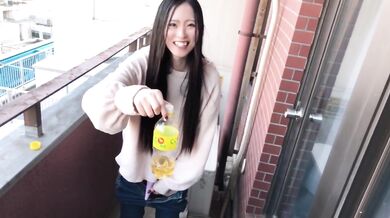 【中文字幕】女生站着也能尿尿!? 用玩具自慰日本美女小便, 户外