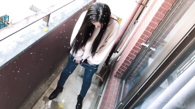 【中文字幕】女生站着也能尿尿!? 用玩具自慰日本美女小便, 户外