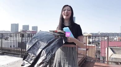 【中文字幕】在可灌500ml尿尿的大容量携带式洗手间里打飞机!? 幸亏有单人帐篷，所以在户外也可以露出呢...日本女孩,手交,Miki姐