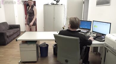 Blowjob surprise at the office