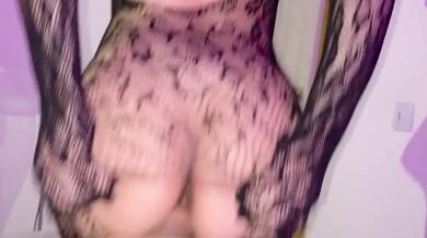 I fuck my stepsister in her room while mom is at home