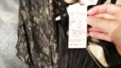 Chinese girl in Victoria's secret fitting room 维密试衣间