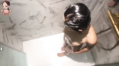 A hot shower -xiaoyu
