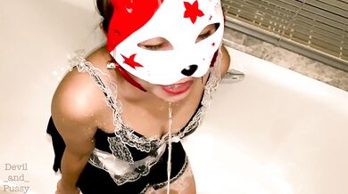 Pissing in my maid's mouth. Streamed to her body and cloth