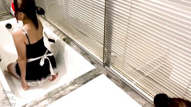 Pissing in my maid's mouth. Streamed to her body and cloth
