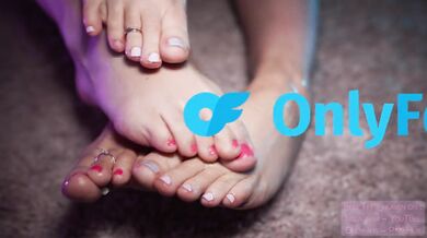 Tiffany & Anastasia feet pickup