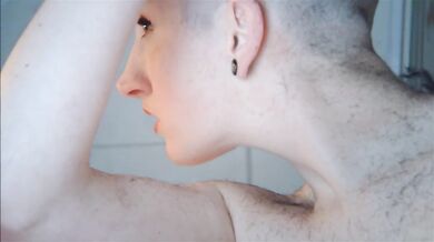 Lynn-Tonic - Headshave!