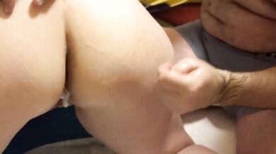 Milf getting analy fisted