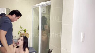 Kinantot ang kapatid habang naliligo si step sister risky bathroom sex