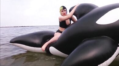Lynn-Tonic ...rides inflatable Wale