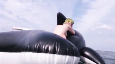 Lynn-Tonic ...rides inflatable Wale