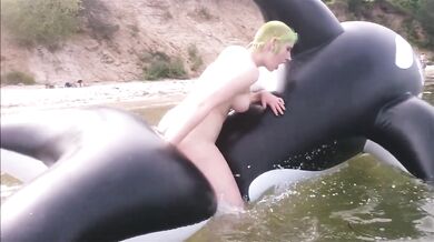 Lynn-Tonic ...rides inflatable Wale