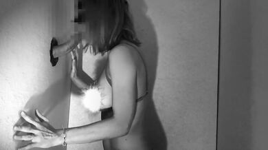 My first glory hole experience - sucking a stranger´s cock in the club ;-)