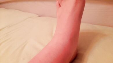 Girlfriend shows off her cute feet and causes pleasure