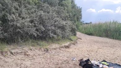 Woman caught - threesome at the lake