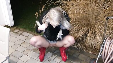 Peeing outdoor in patent heels it steams