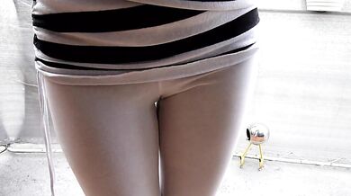 What a mess! Cameltoe piss in my white leggings