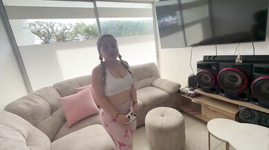 Big Ass Girl Wanting to Learn How to Play Video Games, Until She Gets a Cum Discharge in Her Ass KI