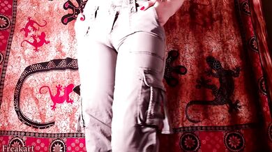 watch me piss in my cargo pants relaxed :)