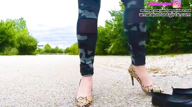 Kati crushes different food bears Gummy boots, ballerinas and high heels crush trample crushes