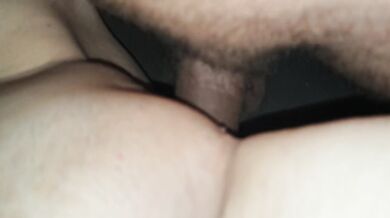 Dutch Man speelt met nederlandse kut. Hij spuit haar kut helemaal vol met zijn grote lul