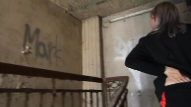 Horny Urban Explorers! Sloppy deepthroat and massive squirt in an abandoned house!