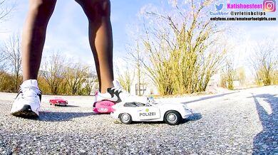 Kati crushes Trample a few old-timer cars, tramples and crushes the cars into individual parts crush