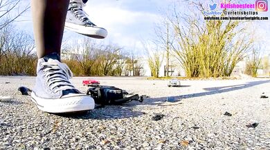 Kati crushes Trample a few old-timer cars, tramples and crushes the cars into individual parts crush