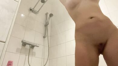 Showering with SluttyShanna