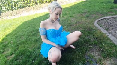 Even princesses have to pee sometimes! Golden shower german