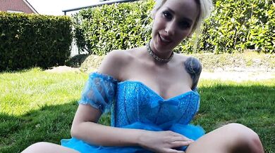 Even princesses have to pee sometimes! Golden shower german