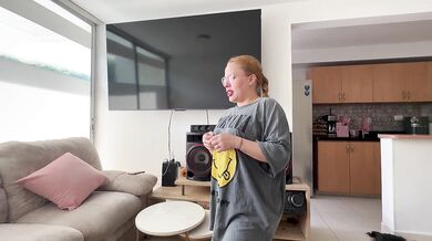 Mi brother-in-law comes to take care of me and makes me suck it : KIRA BLONDE