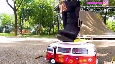 Katis Hippie time boots crush kicked, trampled, smashed, crushed, broken car, crush toy car,toycrush
