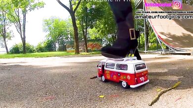 Katis Hippie time boots crush kicked, trampled, smashed, crushed, broken car, crush toy car,toycrush