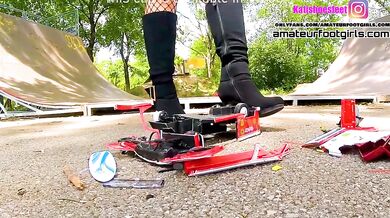 Katis Hippie time boots crush kicked, trampled, smashed, crushed, broken car, crush toy car,toycrush