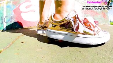 Kati´s giantess, crush toy car trampling , girl sneaker , toycrush, plastic car, jumps , smashes car