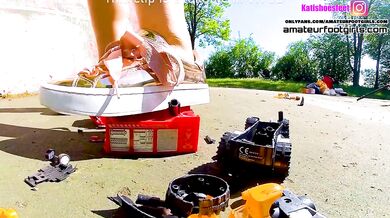 Kati´s giantess, crush toy car trampling , girl sneaker , toycrush, plastic car, jumps , smashes car