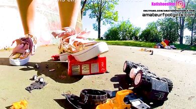Kati´s giantess, crush toy car trampling , girl sneaker , toycrush, plastic car, jumps , smashes car