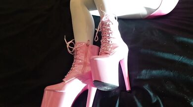 Laura XXX model sexy video with 8 inches pink plaform heels and white pantyhose