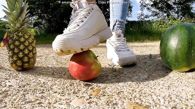 Kati crushing makes you a nice fruit salad Fruit crush trample, crushed fruit