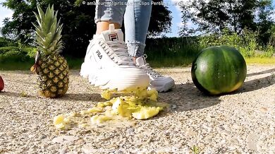 Kati crushing makes you a nice fruit salad Fruit crush trample, crushed fruit