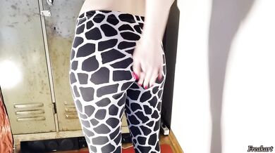 Girl masturbates, pisses her leggings and tastes herself