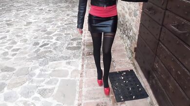 Laura XXX on high heels and stockings sitted and walking