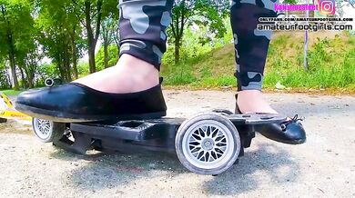 Kati´s DTM racing car Auto Crush crushes Trampling Trample crushing barefoot ballerinas